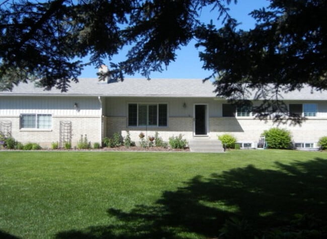 Photo - 2051 Hughes Dr House