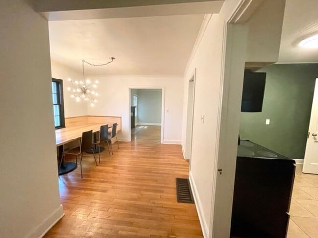 Photo - 01894 Unit 9 Sunset Main House