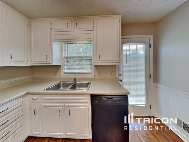 Photo - 414 Breezy Dr SW