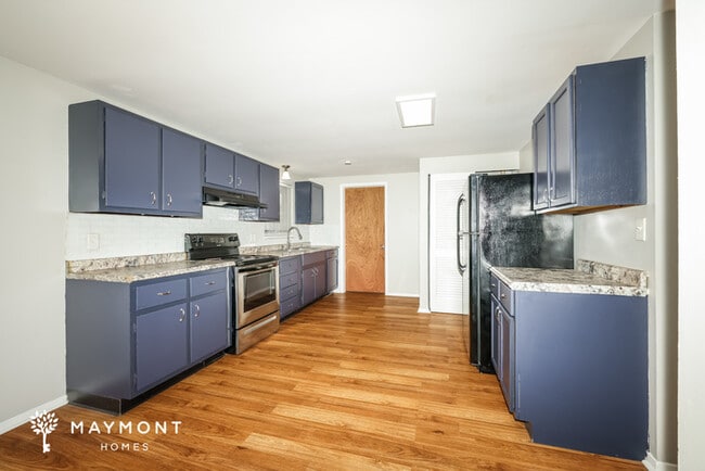 Photo - 725 Albert St