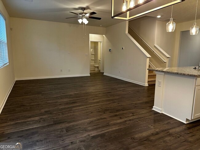 Photo - 717 Dairy Dr