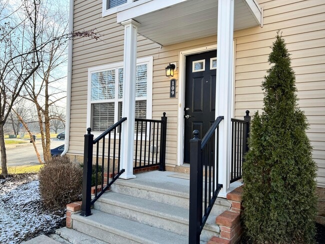Building Photo - 109 Gifford Rd Unit 32