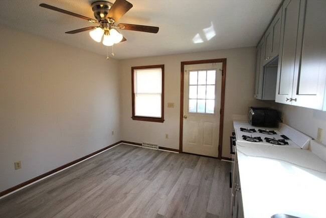 Photo - 21 Moore Ave