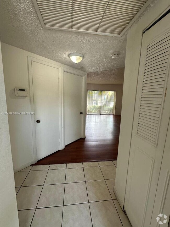 Building Photo - 8290 Lake Dr Unit 124 Rental