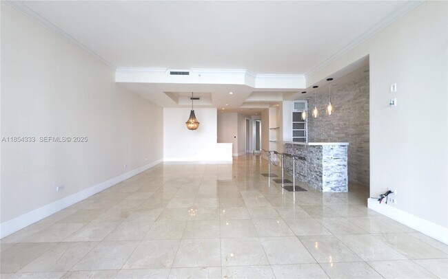 Photo - 848 Brickell Key Dr Unidad 306