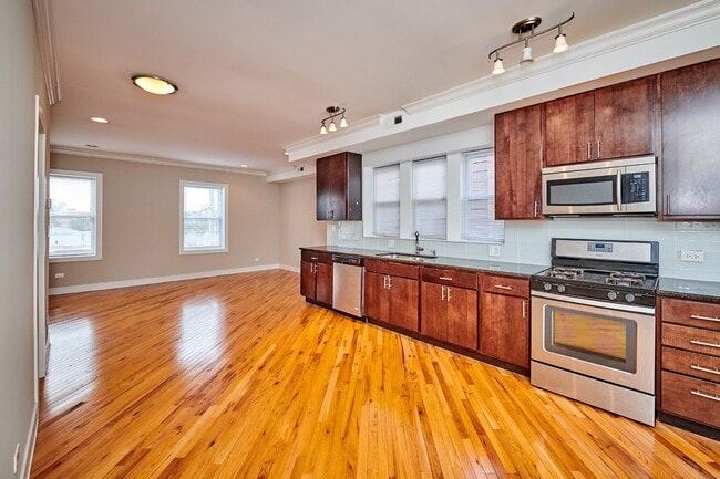 Photo - 6134 N Washtenaw Ave Unit 2R