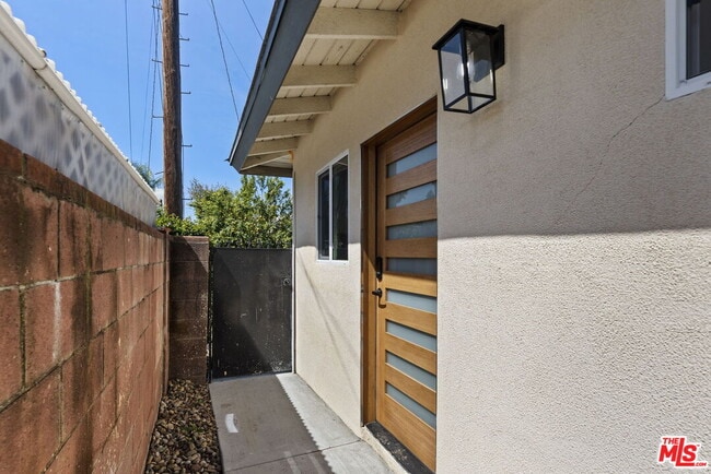 6229 Sylvia Ave