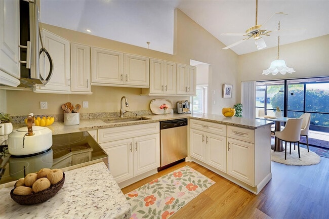 Photo - 7004 Golf Pointe Cir