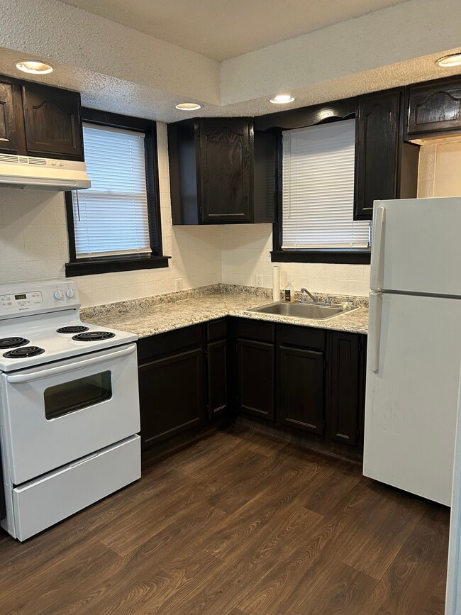 Building Photo - 2537 S Lloyd St Unit 1