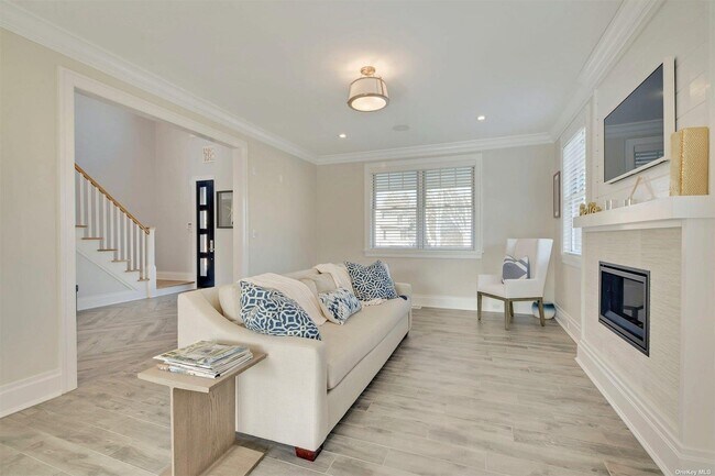 Photo - 165 Marine Pl