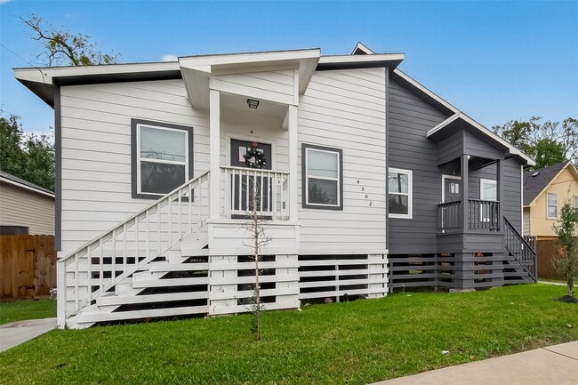 Photo - 4302 Hirsch Rd