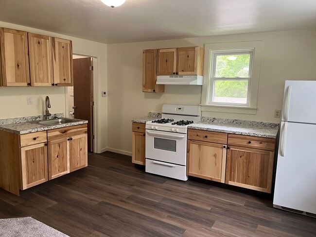 Building Photo - 1106 Rixon St Unit B