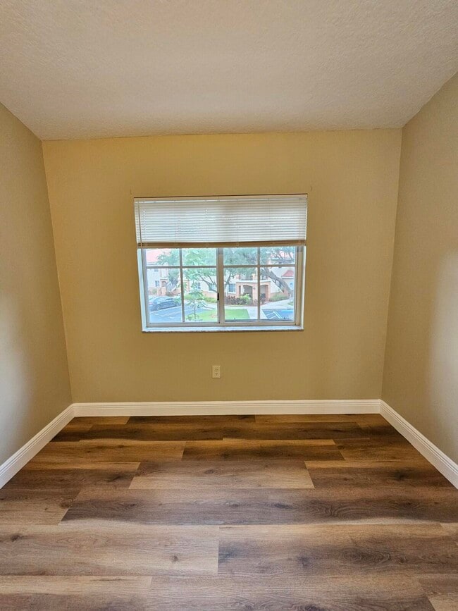 Photo - 3490 Briar Bay Blvd Unidad 206