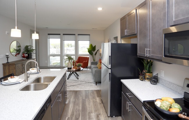 Kitchen/1BR, 1BA - 692 SF - River House