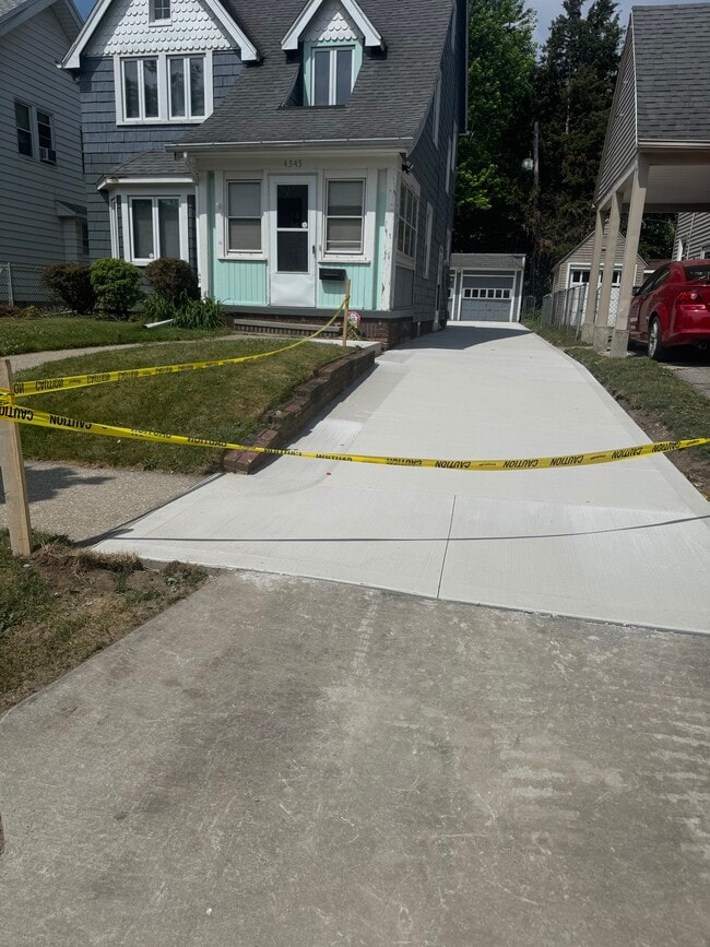 Photo - 4345 Lowe Rd