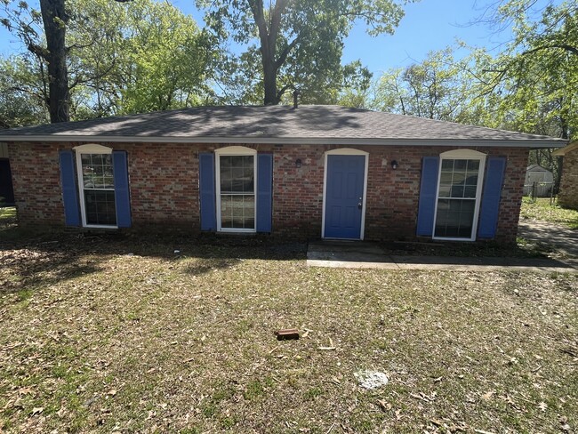 Building Photo - 278 Southlawn Dr