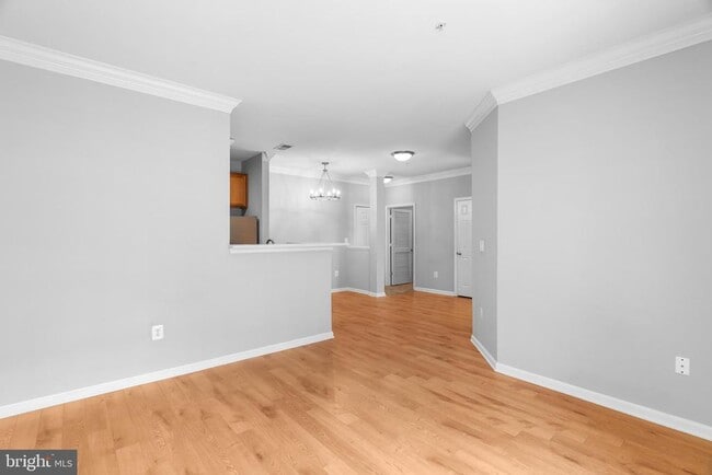 Photo - 4852 Eisenhower Ave Unit 342