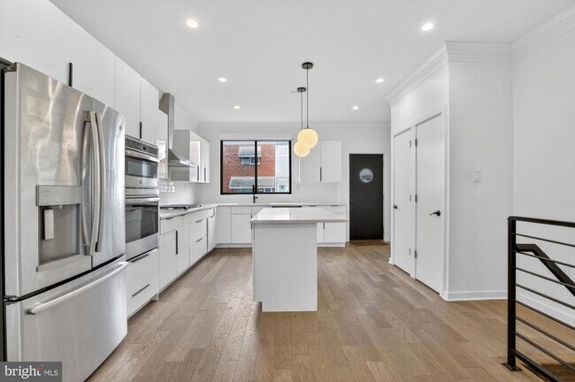 Photo - 3336 Salmon St