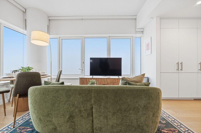 Photo - 16 Dupont St Unit FL40-ID1355921P