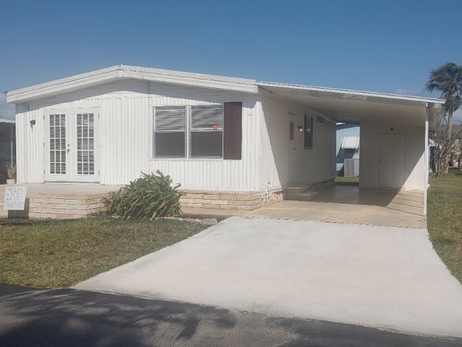 Photo - 900 9th Ave E