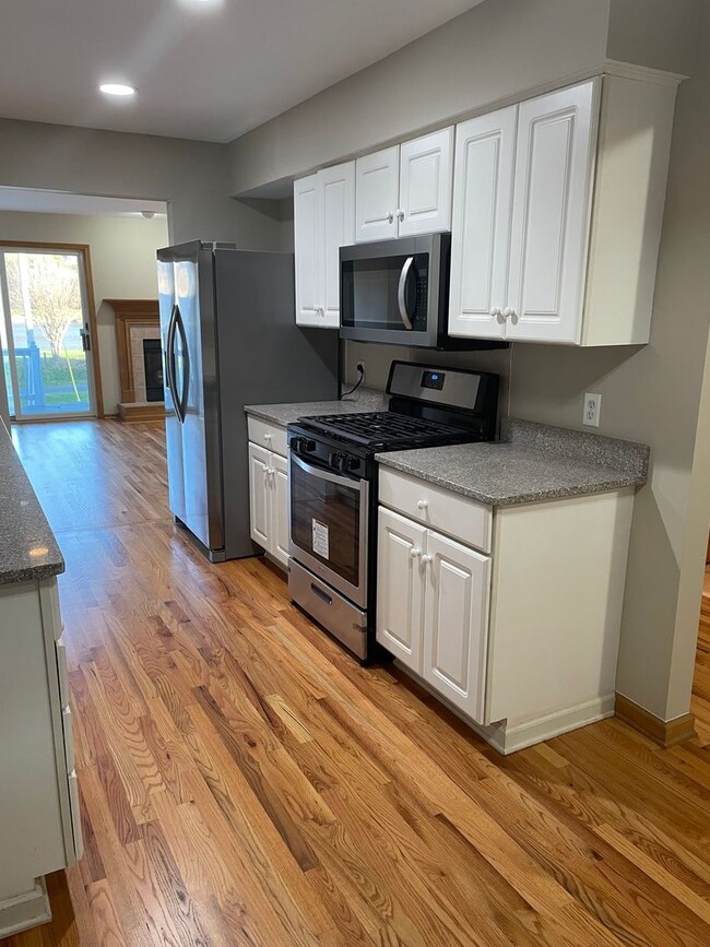Photo - 288 Summerhaven Dr N