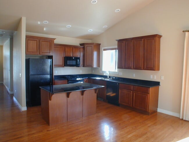 Photo - House For Lease