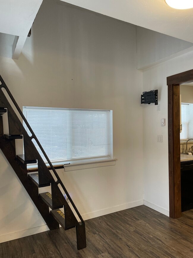 Photo - 209 W Barnes Rd Unit MIL Suite Loft Paid Utili