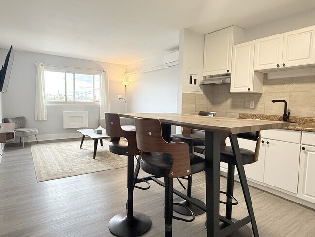 Photo - 1681 Windsor Ave Unit 3