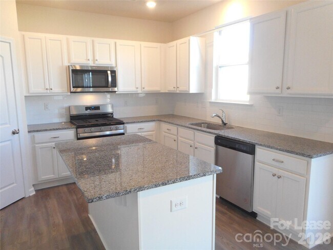 Photo - 5022 Markfield Ln