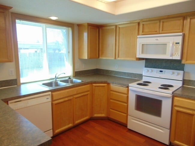 Photo - Enjoy Easy Living in Cascade Park with a Private Fenced Backyard