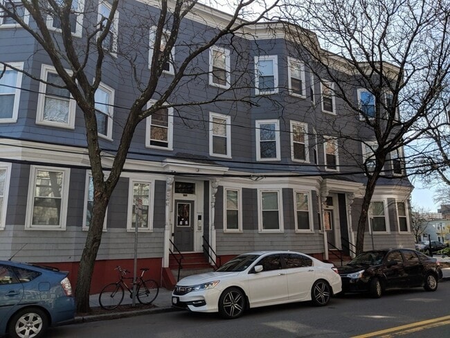 Photo - 264 Windsor St Apartments Unit 2