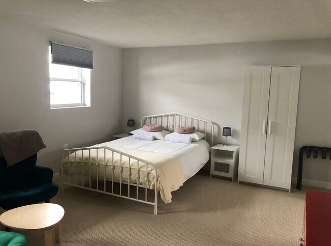 Queen size bed, wardrobe. - 7922 Fitzroy St Apartments Unit Basement