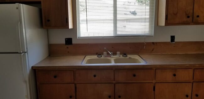 Photo - 423 NE Johnson St