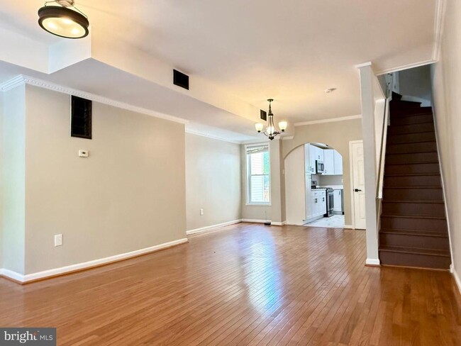 Photo - 1004 Girard St NW