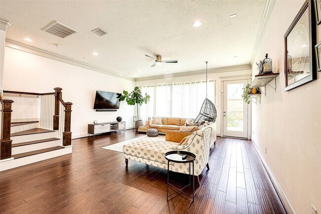 5807 Kansas St
