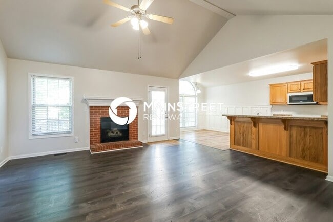 Photo - 3 Bedroom Pet-Friendly Home in Shelbyville, KY with Main Street Renewal