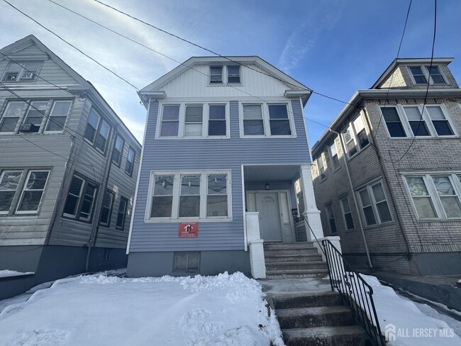 Building Photo - 66 Louis St Unit 2