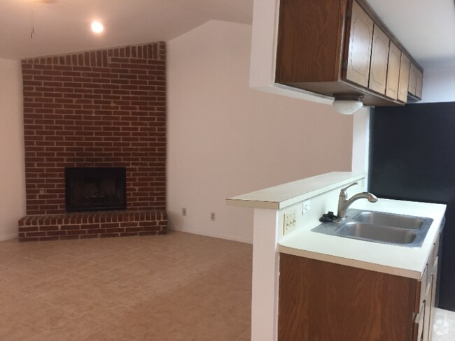 Building Photo - 1604 Waterloo Tr Rental