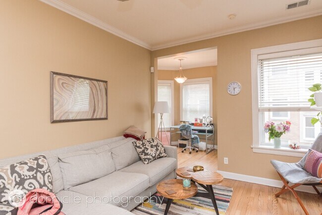 Photo - 839 W Cornelia Ave Apartment Unit 2
