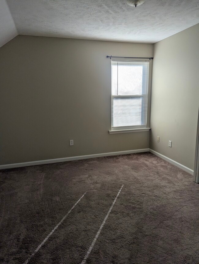 Room 2 - 2480 Oak Hill Dr