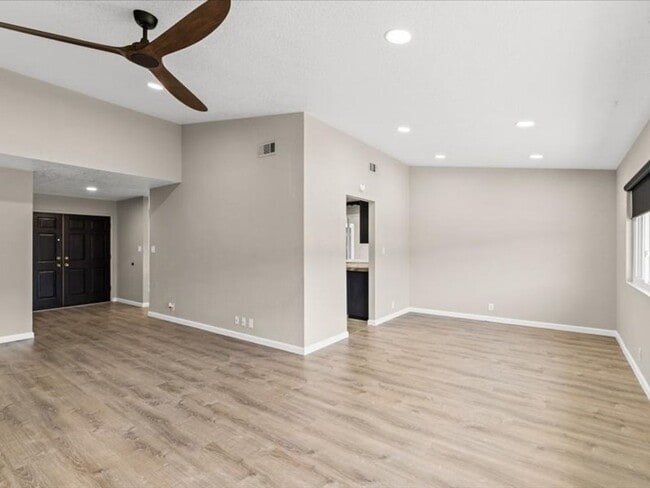 Photo - 708 Meadow Way