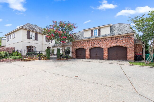 118 W Bayou Pkwy