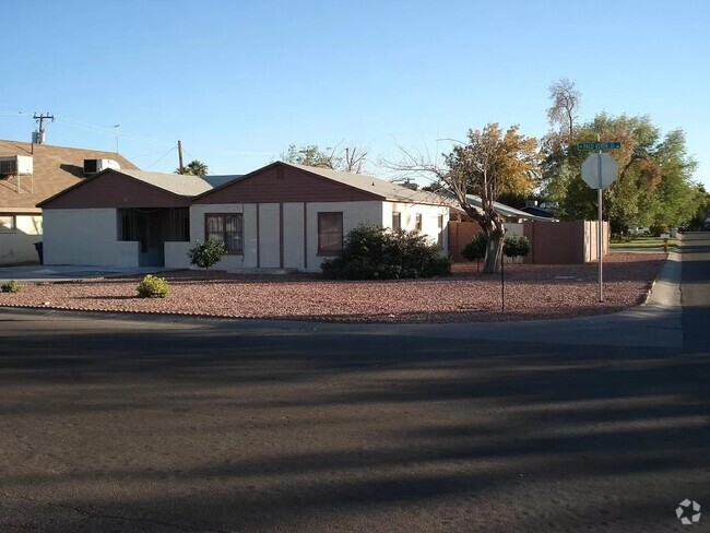 Building Photo - Spacious 4-Br Home W/Modern Upgrades – Ope...