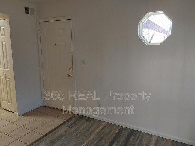 Photo - 2551 W 24th St Unit B1