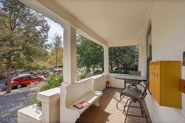 Photo - $1,995 - Charming 1 bed, 1 bath located in Denver with Bonus Flex Room! Unit #1