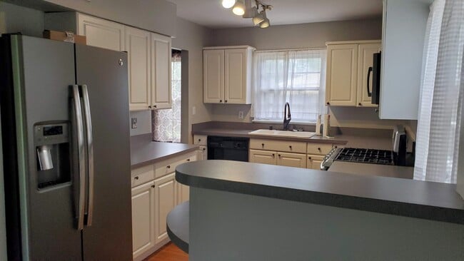 Photo - 418 E High St