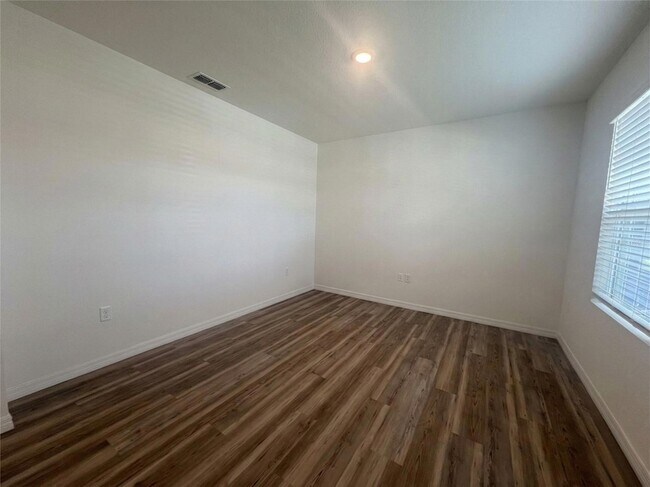 Photo - 1463 Fox Squirrel Dr