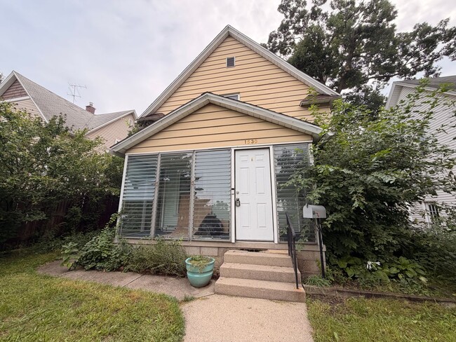 1530 North Ave NE