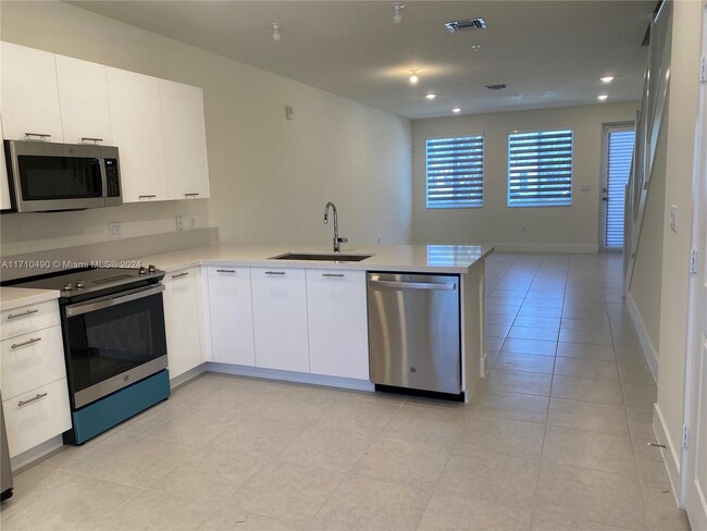 Photo - 10300 NW 66th St Unidad 109 Rental