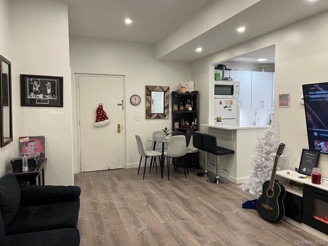 Building Photo - 1250 North Ave Unit 106